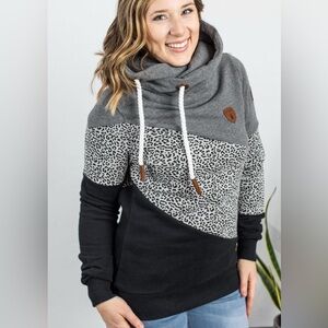 Wanakome custom print colorblock Selene hoodie. Size XL